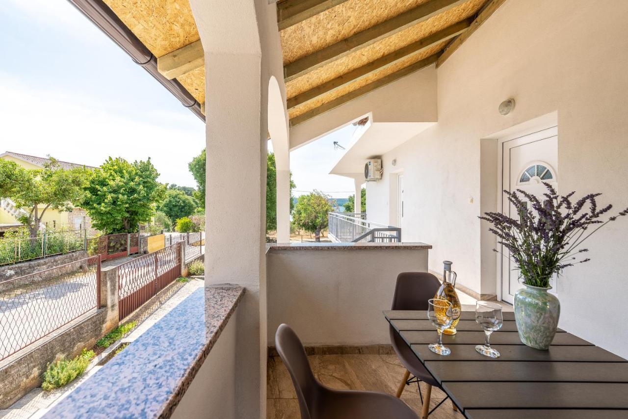 Apartmani Dupor Gornji Karin Εξωτερικό φωτογραφία