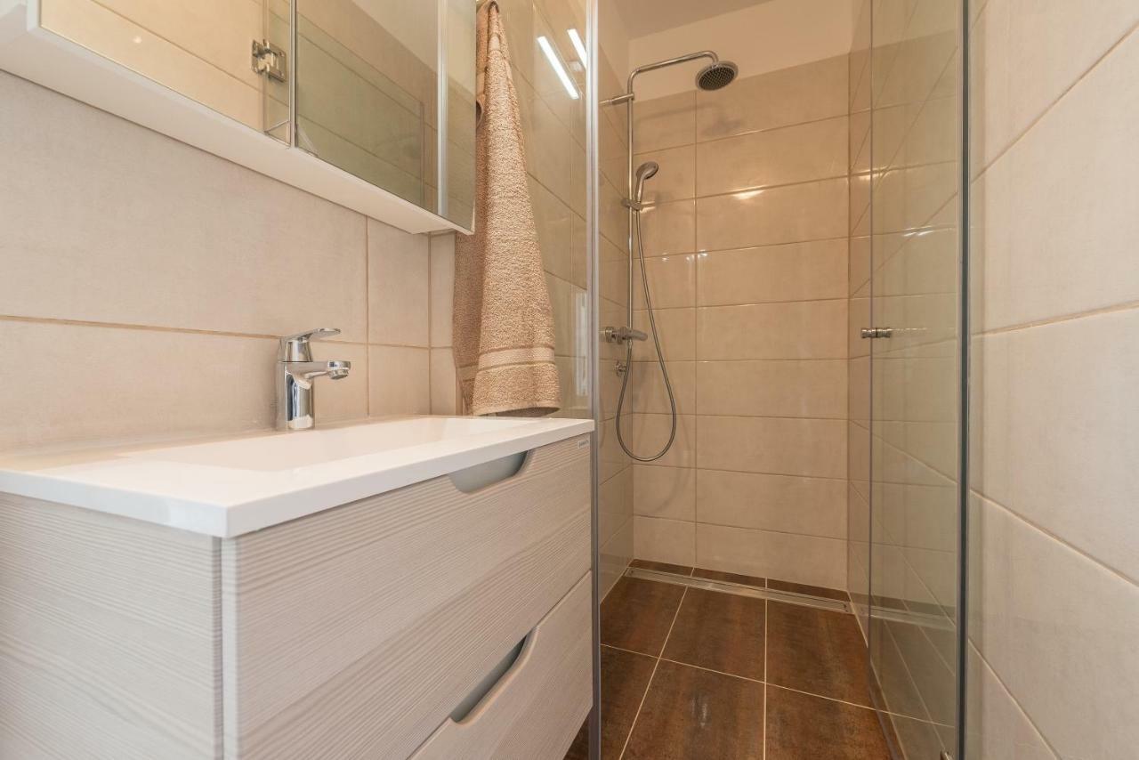 Apartmani Dupor Gornji Karin Εξωτερικό φωτογραφία
