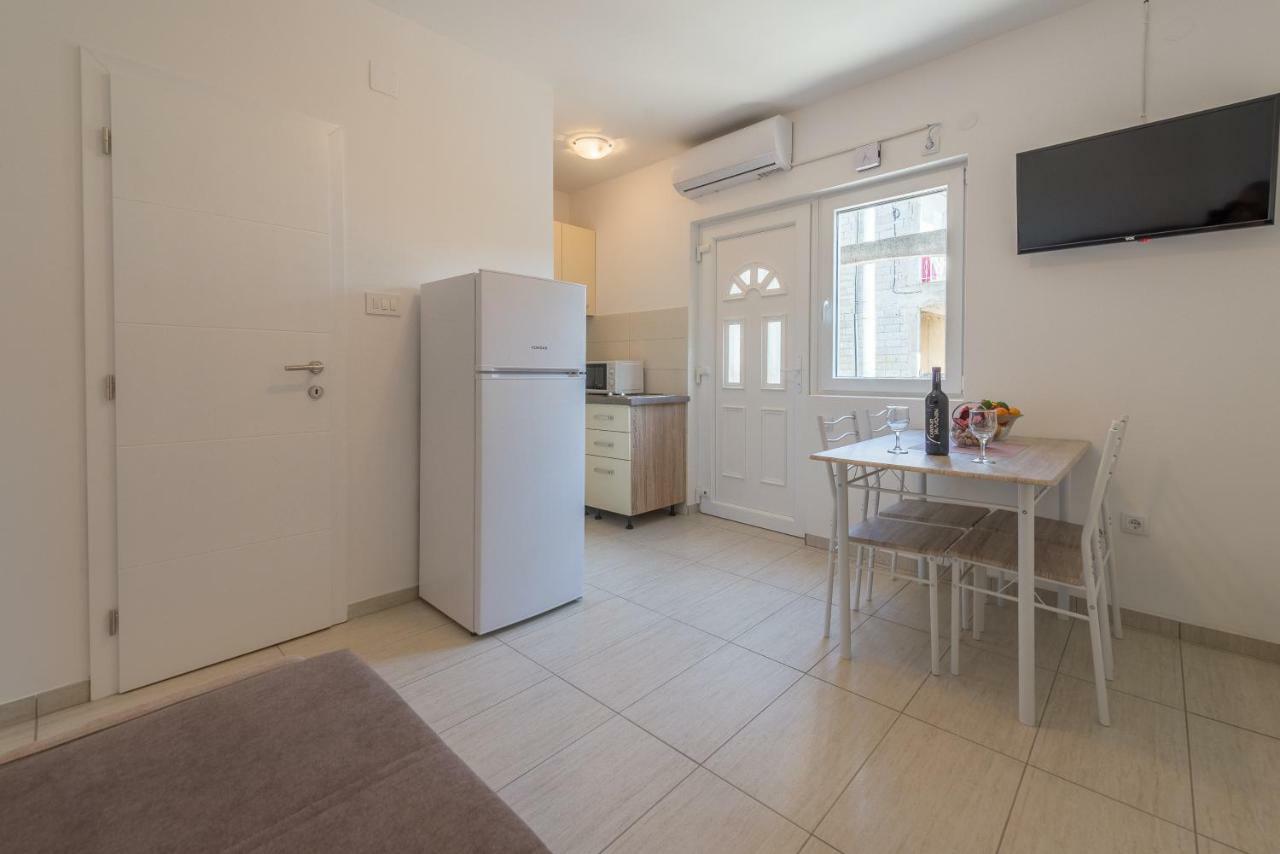 Apartmani Dupor Gornji Karin Εξωτερικό φωτογραφία